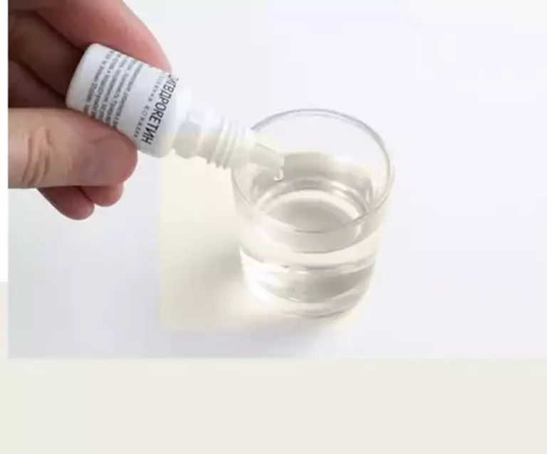 Капли Leafens в стакане воды