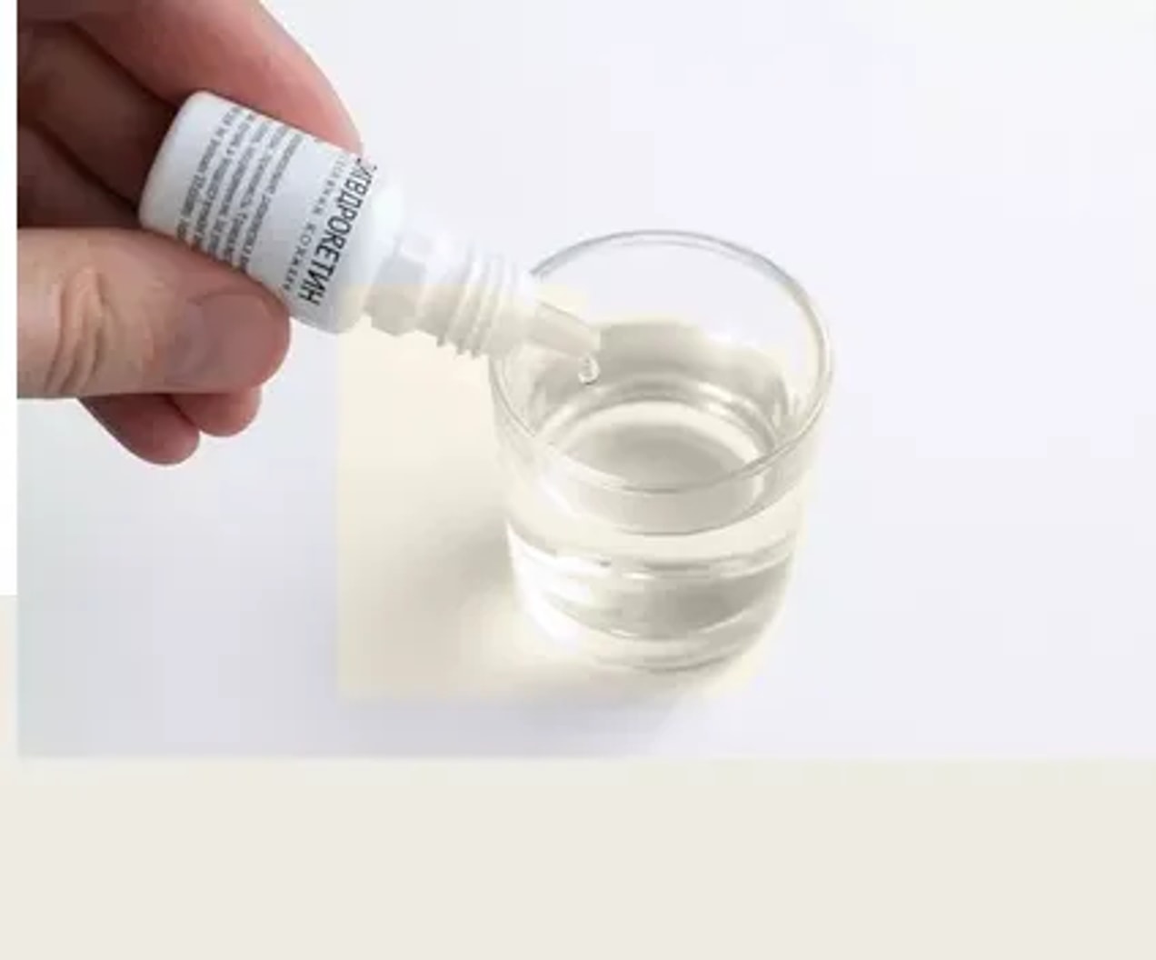 Капли Leafens в стакане воды